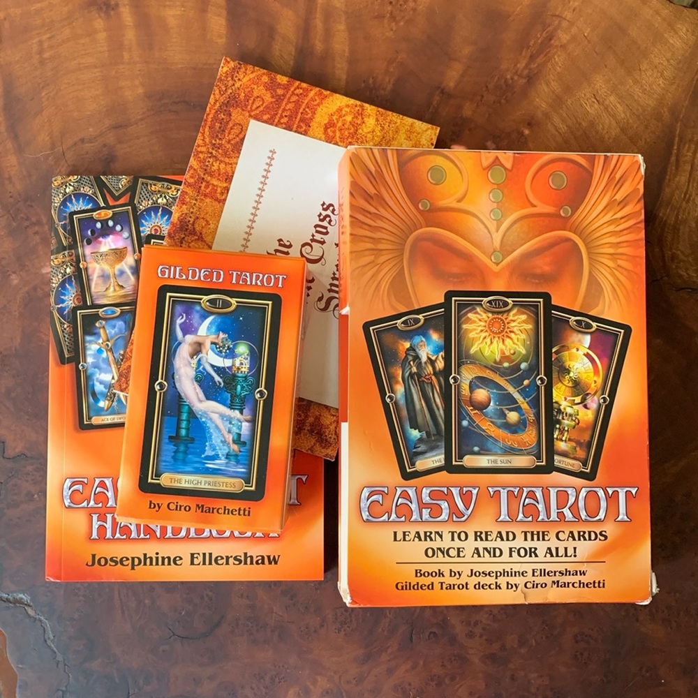 Easy Tarot Boxed Set: Deck, Book, Spread Mat!